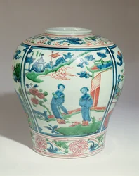 Bocal oviforme polychrome Swatow, fin du XVIe siècle