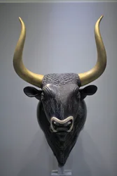 Art minoen. Rhyton à tête de taureau. Ce rhyton a été trouvé dans le petit palais de Knossos. C