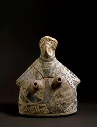Art minoen : vase en terre cuite en forme de femme de la nécropole de Mallia en Crète. 2200-2000 av. J.-C. Héraklion, Musée Archéologique
