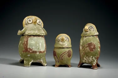 Trois vases effigies en terre cuite polychrome Mixtec, c.900-1200