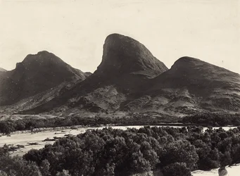 Chaîne de montagnes en forme de profil humain
