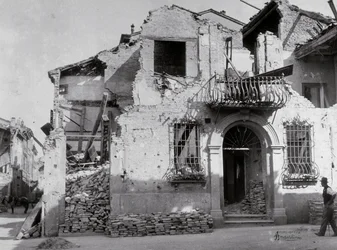 Les bombardements de Sermide : une maison gravement endommagée pendant la Seconde Guerre mondiale