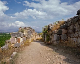 Art mycénien : accès à la forteresse supérieure de la citadelle mycénienne, ville de Tirynthe