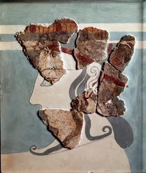 Art mycénien : tête féminine. Fragment de fresque du palais de Tirynthe