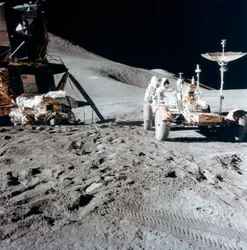 James Irwin 1930-1991 avec le véhicule lunaire pendant Apollo 15, 1971