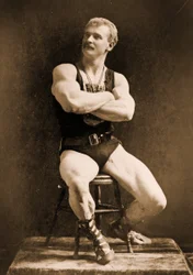 Eugen Sandow, en pose gréco-romaine classique, c.1893
