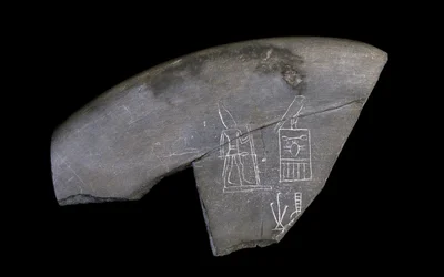 Fragment de bol en pierre inscrit, vers 3285 av. J.-C.