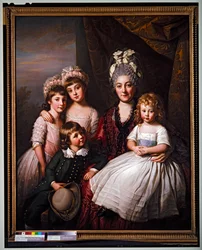 Lady Cooper entourée de ses enfants