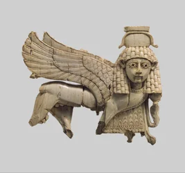 Plaque ajourée avec un sphinx en marche, vers 9e-8e siècle av. J.-C.