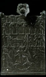 Mésopotamie : plaque de conjuration en bronze contre la divinité démoniaque Lamashtu. Représentation d