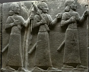 Relief représentant des fonctionnaires de la cour hittite, de Turquie