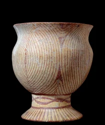 Époque néolithique : vase en céramique. Provenant de Thaïlande. 4630 av. J.-C. 0,23 x 0,2 m. Paris, Musée Guimet, Musée national des Arts asiatiques