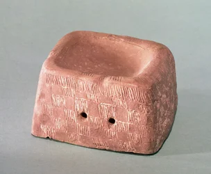 Support de vase utilisé comme brûle-parfum, Culture Chasséenne, 3000-2500 av. J.-C.
