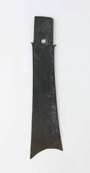Ciseau fourchu (zhang), culture Qijia, vers 2500-2000 av. J.-C. (jade (néphrite))