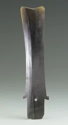 Couteau de récolte (hu), culture Qijia, vers 2500-2000 av. J.-C. (jade)
