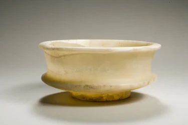 Tazza, 18e-19e Dynastie, 1540-1186 av. J.-C. (albâtre)