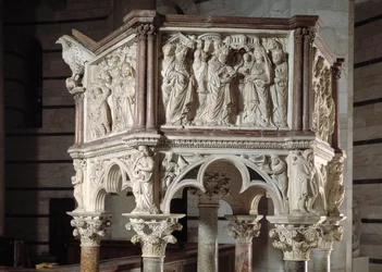Chaire réalisée par Nicola Pisano (1215/20-1278/84) (pupitre en marbre) 1260 Baptistère Saint-Jean de Pise (Battistero san Giovanni di Pisa), Italie