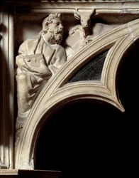 Art gothique : Saint Luc Évangéliste, détail des arcs de la chaire en marbre
