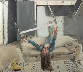 Fille avec un trapèze
