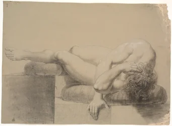 Modèle allongé. Vers la gauche. Tête et torse reposant sur un coussin, jambes levées et jambe gauche reposant sur un autre coussin