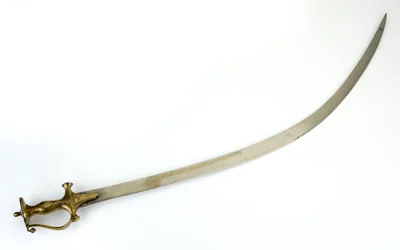 Sabre Talwar avec poignée indo-musulmane de type Panjabi, lame possiblement du XVIIIe siècle, poignée du XIXe siècle