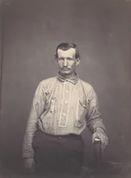 Homme tenant un livre du bureau des brevets, vers 1857