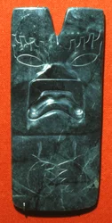 Hacha avec le visage d