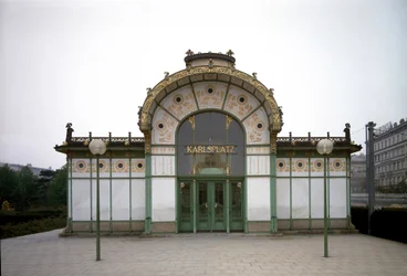 Art nouveau : vue du pavillon de la station de métro Karlsplatz, aujourd
