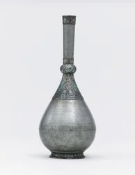 Bouteille en zinc montée en argent incrustée de turquoise ottomane