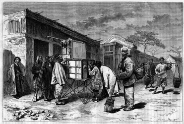 Activité dans les rues de Pékin (Beijing), avec un diorama du 19ème siècle. Gravure d