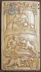 Jeux au cirque avec un ours (relief en ivoire, vers 400)