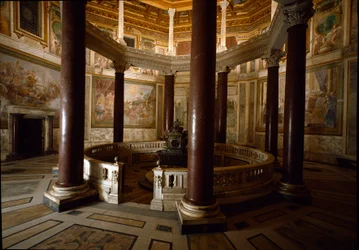 Vue intérieure du baptistère paléochrétien de Saint-Jean-de-Latran, construit vers 440. Rome