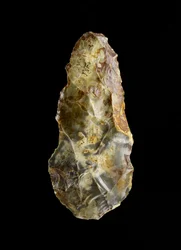 Hache en pierre (silex)