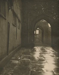 Arcade vers la Cour de l