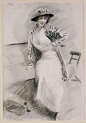Madame Paris assise sur une banquette
