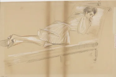 Femme allongée sur un banc de repos
