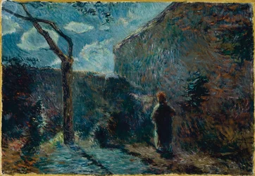 Le long du mur au crépuscule
