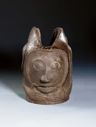 Pot en forme de tête grotesque, vers 1895