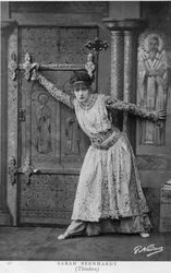 Henriette Rosine Bernard alias Sarah Bernhardt (1844-1923) dans une scène de "Théodora", pièce de Victorien Sardou en 1884