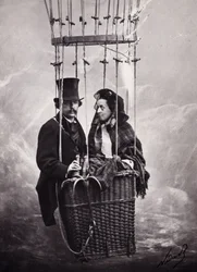 Paul Nadar et sa femme dans la nacelle du ballon (montgolfière) (photo n/b)