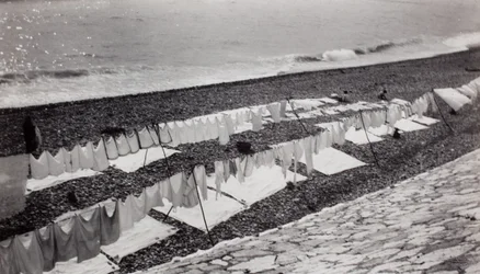 Séchage du linge sur la plage, Nice