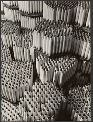 [Bobines de ficelle empilées]