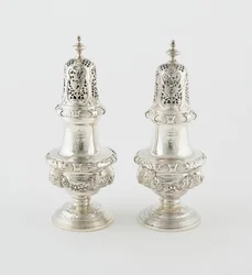 Paire de Saupoudreuses, Londres, 1732-43
