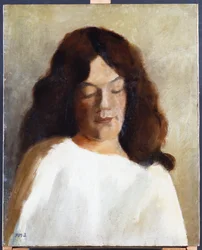 Jeune femme aux cheveux lâchés