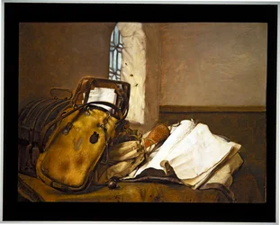 Pochette de voyage et documents sur une table