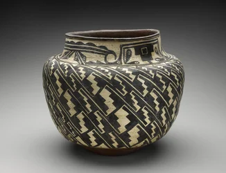 Pot (Olla) avec motif en escalier
