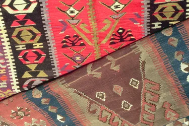Détail de deux tapis de prière (textile)