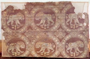 Tissu du tombeau de Saint-Julien, IIIe-Ve siècle