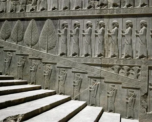 Gardes de Suse et de Perse. Reliefs de l