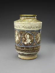 Pot avec des harpies, début du 13e siècle